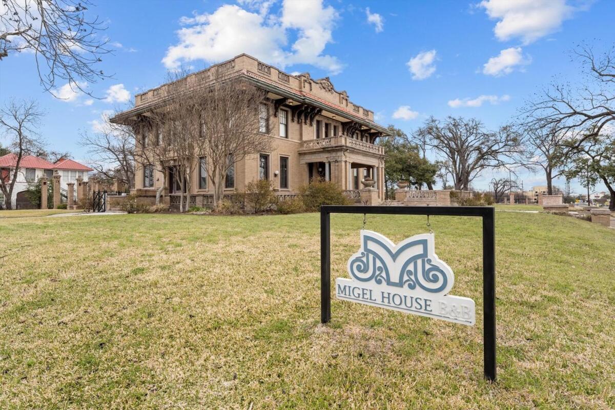 Historic Migel House In Downtown Waco Villa Buitenkant foto