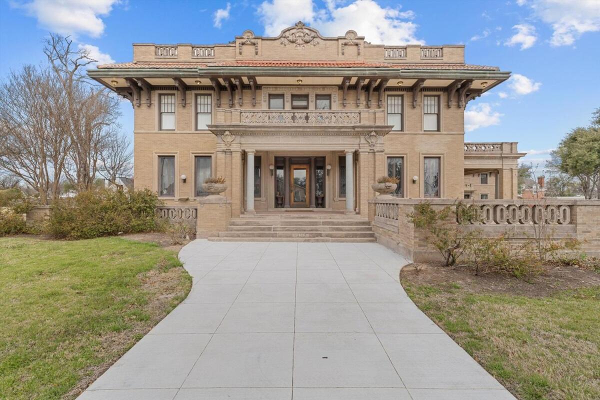 Historic Migel House In Downtown Waco Villa Buitenkant foto